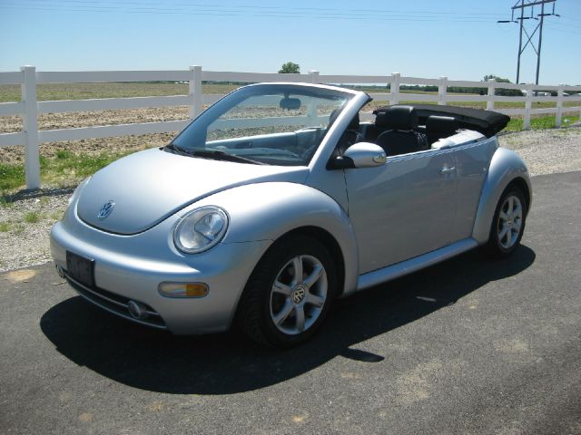 2004 Volkswagen New Beetle 3/4 Ton