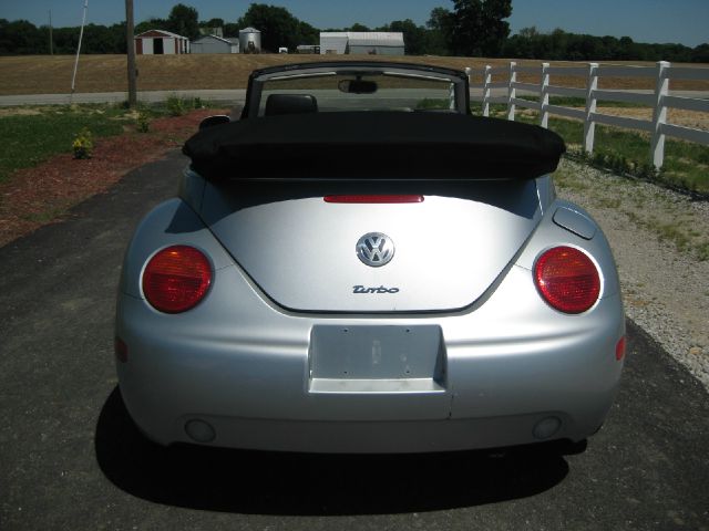 2004 Volkswagen New Beetle 3/4 Ton
