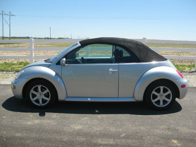 2004 Volkswagen New Beetle 3/4 Ton