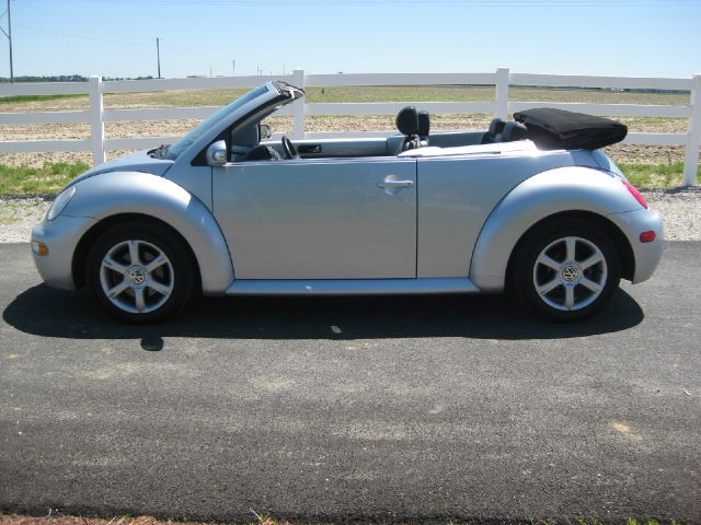 2004 Volkswagen New Beetle 3/4 Ton