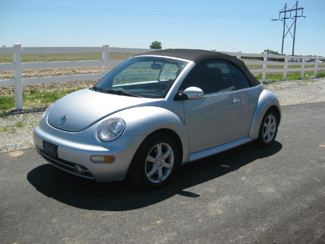 2004 Volkswagen New Beetle 3/4 Ton