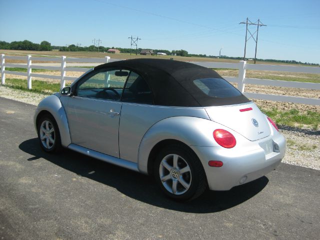 2004 Volkswagen New Beetle 3/4 Ton