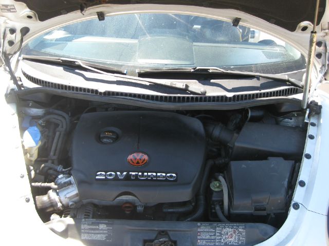 2004 Volkswagen New Beetle 3/4 Ton