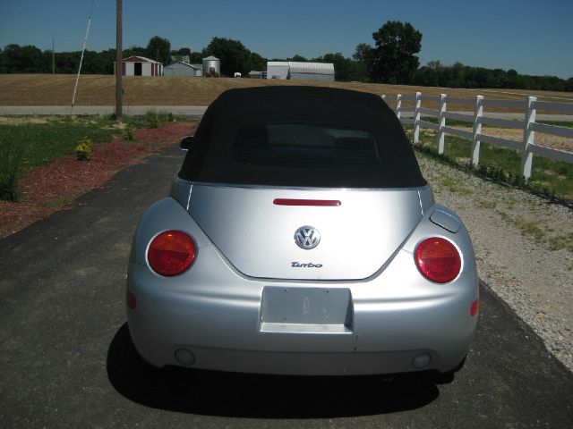 2004 Volkswagen New Beetle 3/4 Ton