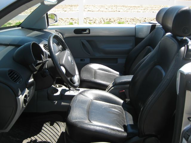 2004 Volkswagen New Beetle 3/4 Ton