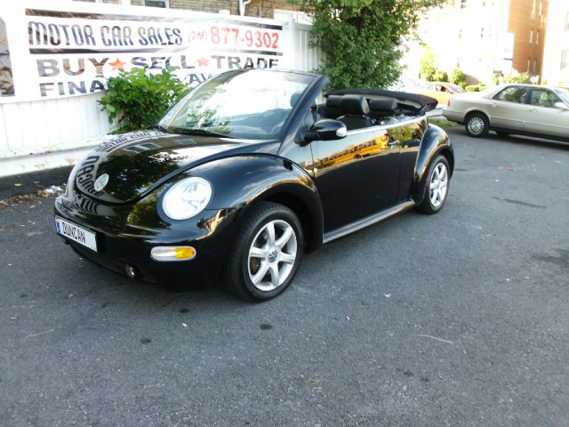 2004 Volkswagen New Beetle 3/4 Ton