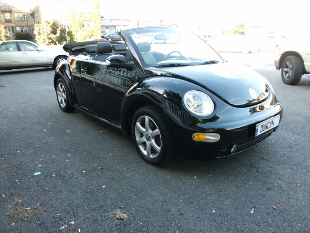 2004 Volkswagen New Beetle 3/4 Ton