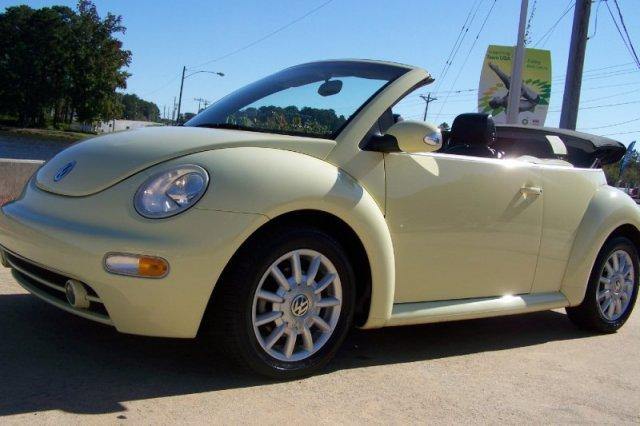 2004 Volkswagen New Beetle FWD 4dr Sport