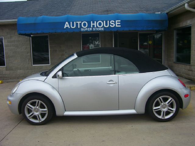 2004 Volkswagen New Beetle 3/4 Ton
