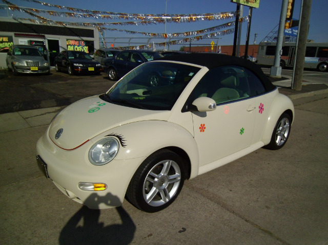2004 Volkswagen New Beetle 3/4 Ton