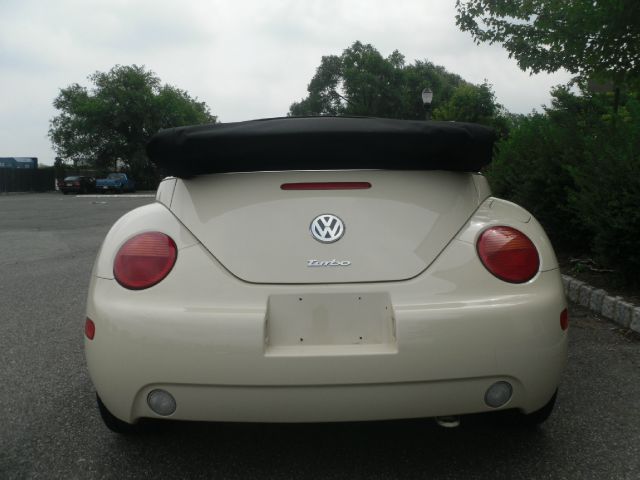 2004 Volkswagen New Beetle 3/4 Ton