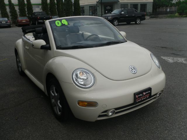 2004 Volkswagen New Beetle 3/4 Ton
