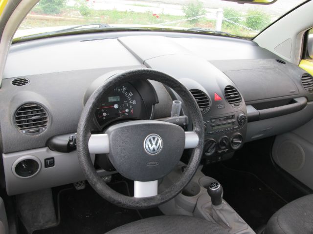 2004 Volkswagen New Beetle 2500 HD Laramie CREW CAB S/B