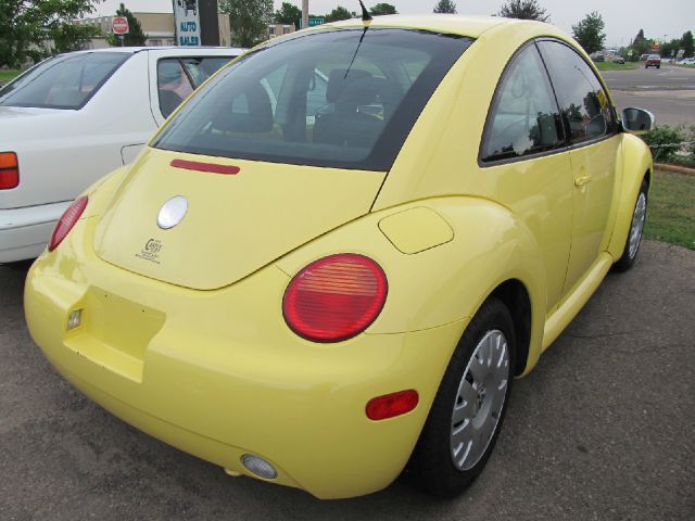 2004 Volkswagen New Beetle 2500 HD Laramie CREW CAB S/B