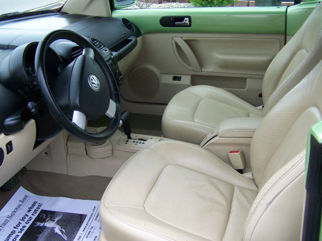 2004 Volkswagen New Beetle 2500 Extended Cab 4WD SLT