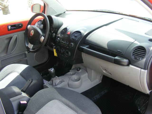 2004 Volkswagen New Beetle Crewmax-short-limited-sunroof-6 CD Jbl-newer Tires