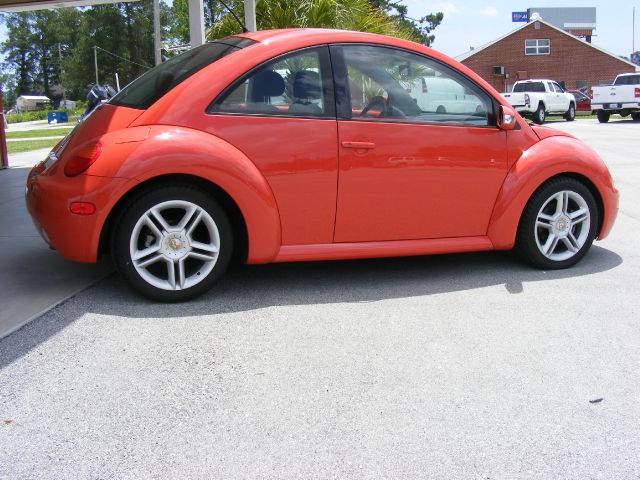 2004 Volkswagen New Beetle Crewmax-short-limited-sunroof-6 CD Jbl-newer Tires