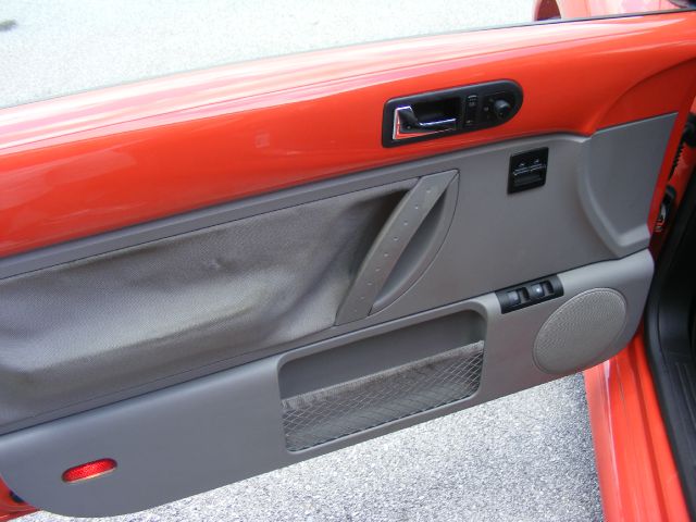 2004 Volkswagen New Beetle Crewmax-short-limited-sunroof-6 CD Jbl-newer Tires