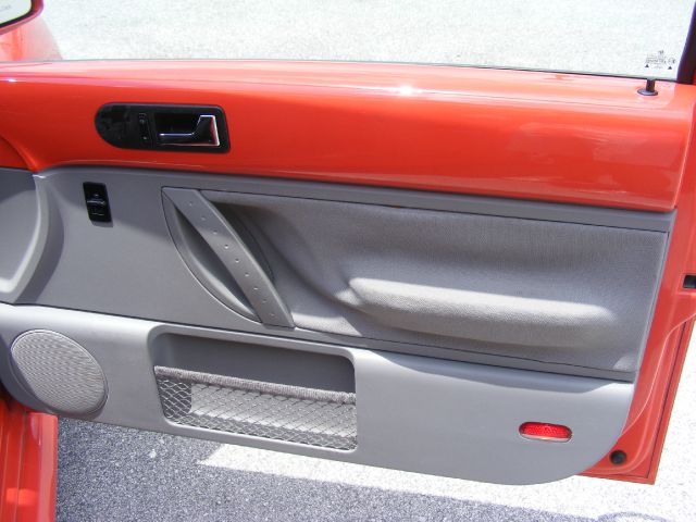 2004 Volkswagen New Beetle Crewmax-short-limited-sunroof-6 CD Jbl-newer Tires