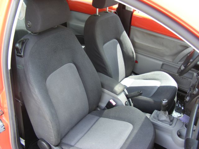 2004 Volkswagen New Beetle Crewmax-short-limited-sunroof-6 CD Jbl-newer Tires