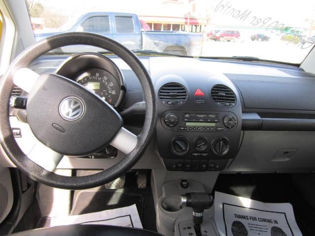 2004 Volkswagen New Beetle 143.5 LTZ