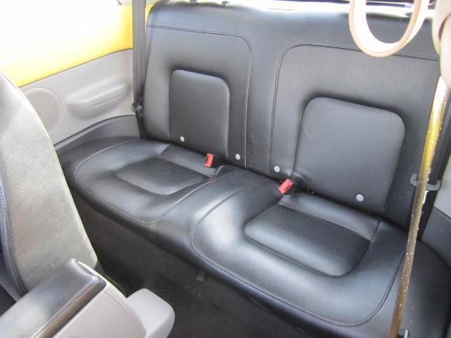 2004 Volkswagen New Beetle 143.5 LTZ