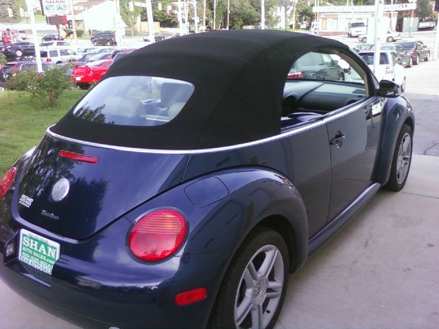 2004 Volkswagen New Beetle 3/4 Ton
