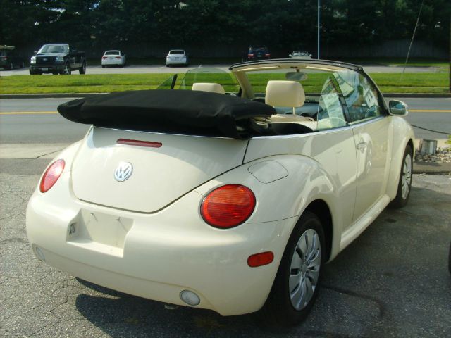 2004 Volkswagen New Beetle ZX4 SE Sedan