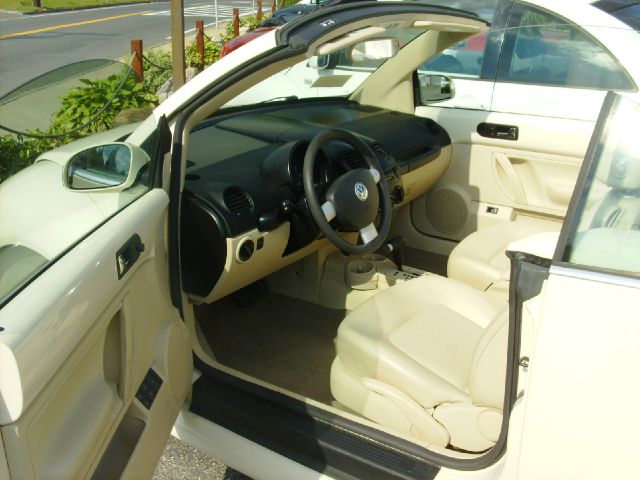 2004 Volkswagen New Beetle ZX4 SE Sedan