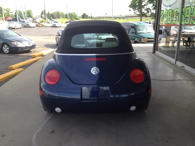 2004 Volkswagen New Beetle 29