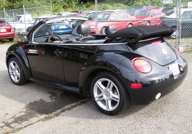 2004 Volkswagen New Beetle 3/4 Ton