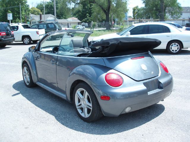 2004 Volkswagen New Beetle 3/4 Ton
