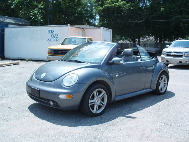 2004 Volkswagen New Beetle 3/4 Ton