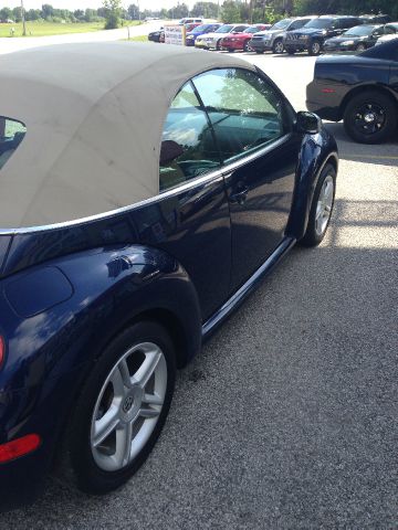 2004 Volkswagen New Beetle 3/4 Ton