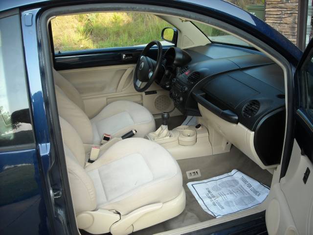 2004 Volkswagen New Beetle 4matic 4dr 3.5L