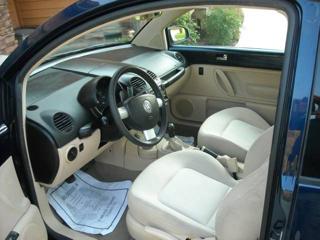 2004 Volkswagen New Beetle 4matic 4dr 3.5L