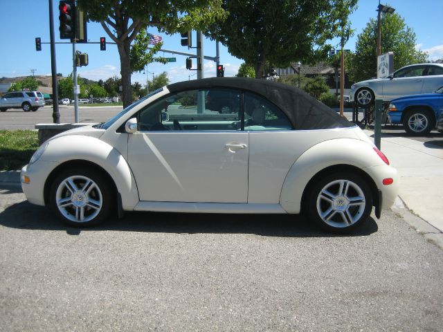 2005 Volkswagen New Beetle 3/4 Ton