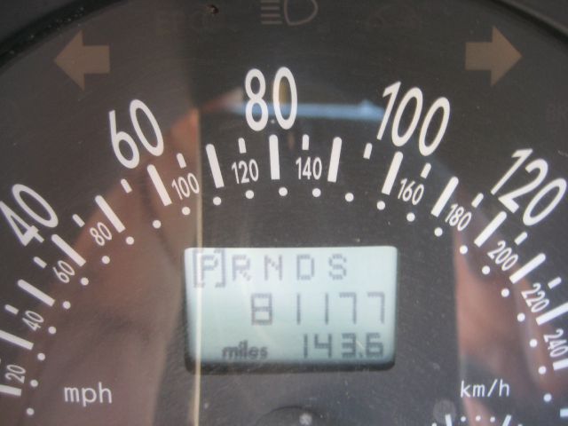 2005 Volkswagen New Beetle 3/4 Ton