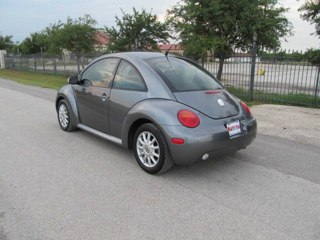 2005 Volkswagen New Beetle 143.5 LTZ