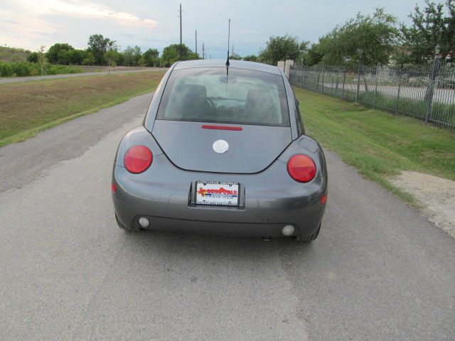 2005 Volkswagen New Beetle 143.5 LTZ
