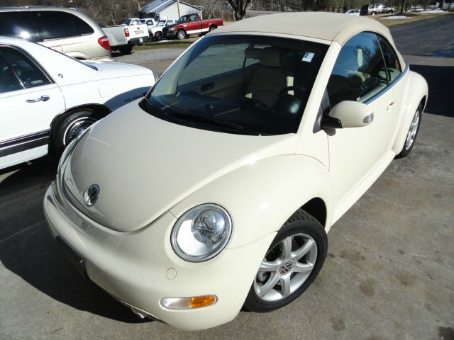 2005 Volkswagen New Beetle 3/4 Ton