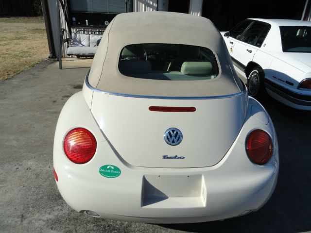 2005 Volkswagen New Beetle 3/4 Ton