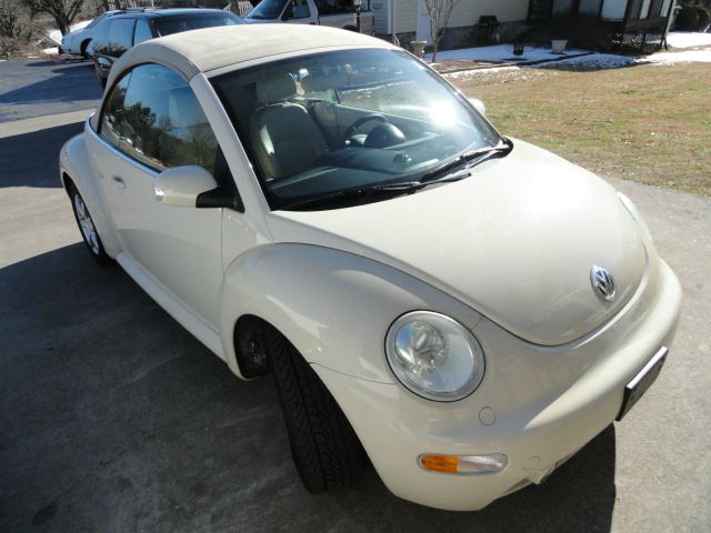 2005 Volkswagen New Beetle 3/4 Ton