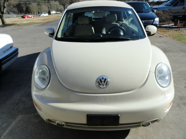 2005 Volkswagen New Beetle 3/4 Ton