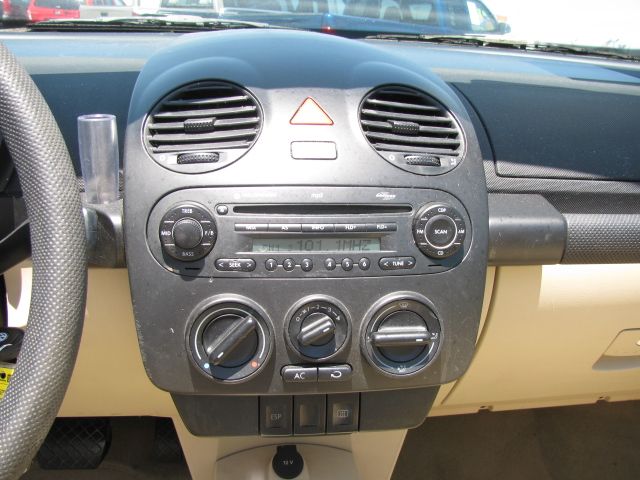 2005 Volkswagen New Beetle 2500 Extended Cab 4WD SLT