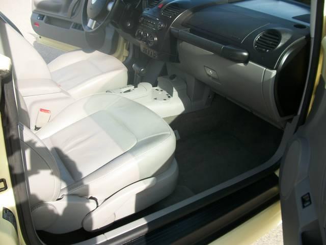 2005 Volkswagen New Beetle King Cab 4WD