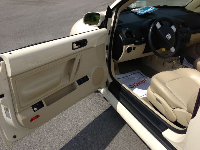 2005 Volkswagen New Beetle 2500 Extended Cab 4WD SLT