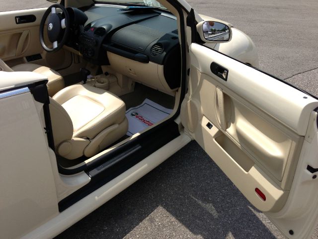 2005 Volkswagen New Beetle 2500 Extended Cab 4WD SLT