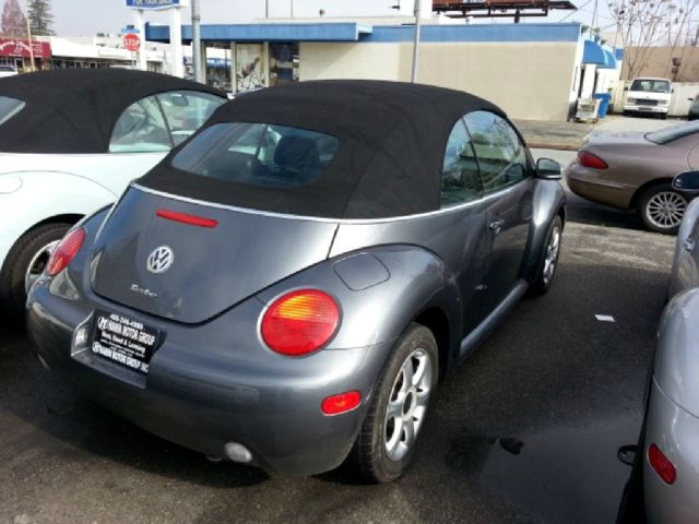 2005 Volkswagen New Beetle 3/4 Ton