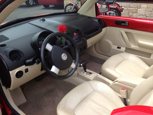 2005 Volkswagen New Beetle 3/4 Ton
